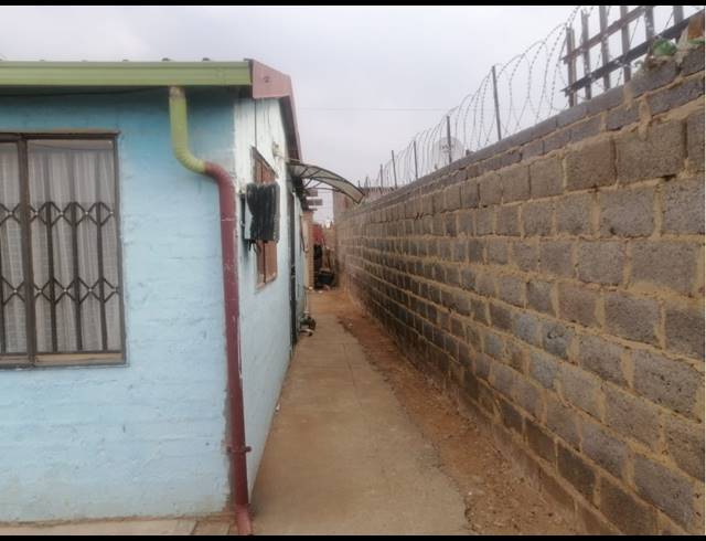 2 BEDROOM HOUSE FOR SALE IN ORANGE FARM